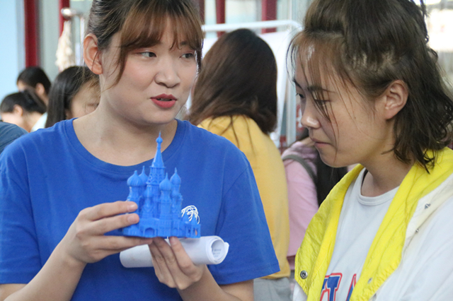 【1＋1＞2】智能工程学院开展“智多星”领航工程之造物达人活动暨工设1701班立体构成作品展