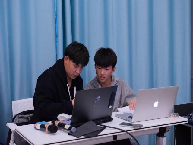 书香润泽心灵 声音传递美好——聆听诗的声音“抒发情怀 畅想未来”主题朗诵比赛
