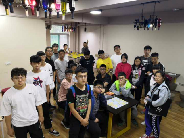 【完满班级】迷雾棋局 畅快人生——信息工程学院网工1702班“体验棋文化”活动