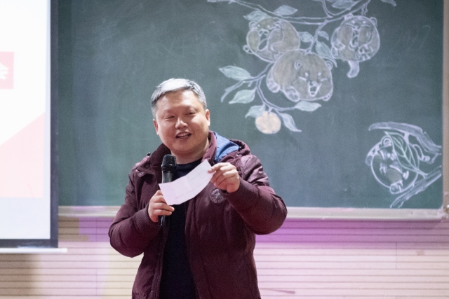 总结过去 寄望未来 破旧创新展新篇——艺术传媒学院学生会2021——2022学年第一学期期末座谈会暨第十三期“青马工程”完满教育学生骨干班(知行班)结业典礼