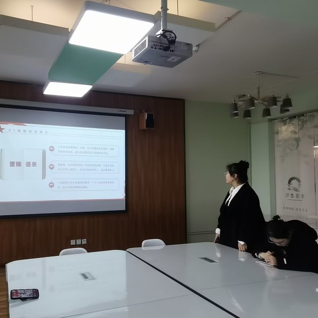 【完满团支部】三月春风暖人心 雷锋精神永传承——商务英语学院英语2001班完满团支部活动