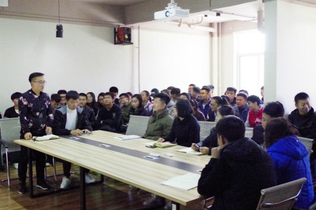 院学生会各组织召开期中座谈会回首得失,总结成长