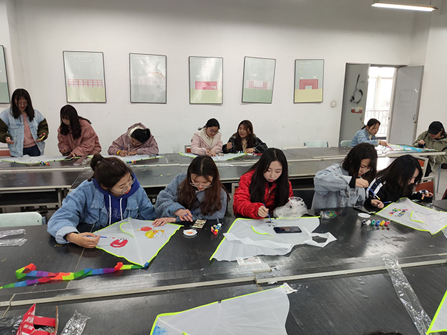 【完满班级】画出梦想 放飞希望——艺术传媒学院动画1801班创意泥塑作品动画展活动