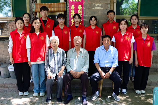 【三下乡】忆老党员光辉岁月 共话党史重拾初心——“寻源溯流·青春助航”调研寻访团