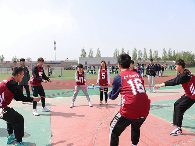 携手拼搏凝一心 同舟共济铸辉煌