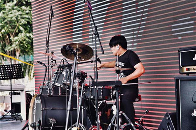 【音乐节·无边】这个秋天为梦出发 这个花季为他喝彩——“2017 无边”第五届校园摇滚音乐节