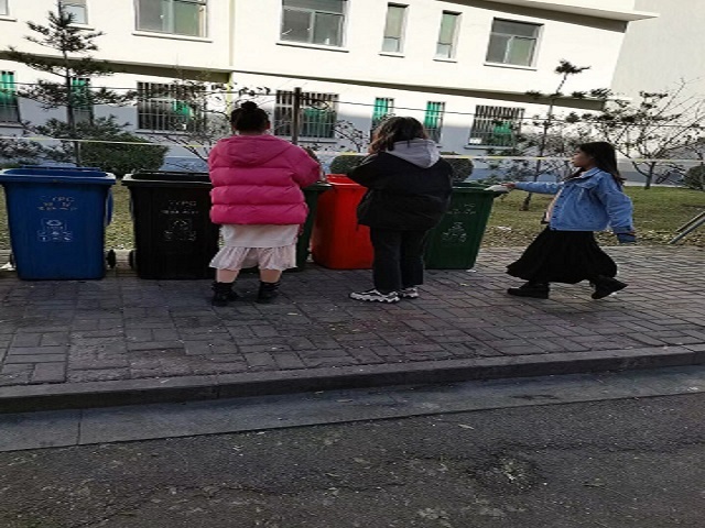 【完满班级】弯腰行动净信院 捡起垃圾拾美德——食品与环境学院园林2104班完满班级活动