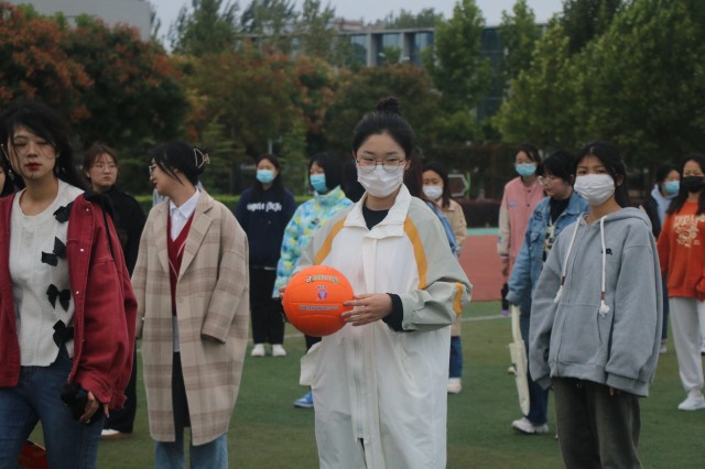 高举体育火炬 照亮人生之路——“妙趣开学季 FUN肆乐翻天”竞技游园