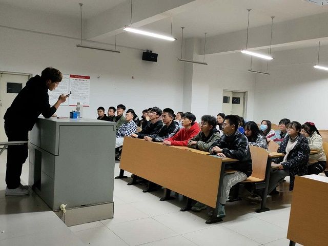 为人之本 为人之德——艺术传媒学院环境设计2004班诚信教育主题班会