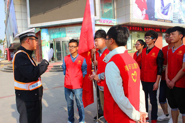 传递正能量第229期:机电工程系举办“我与交警有个约会”警民互动