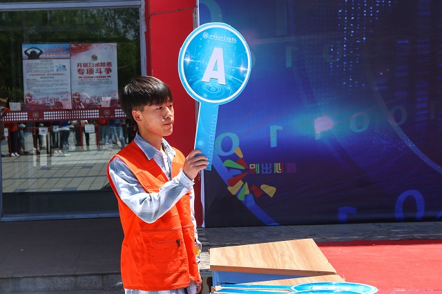 我校第四届“一站到底”科普知识竞赛顺利举行
