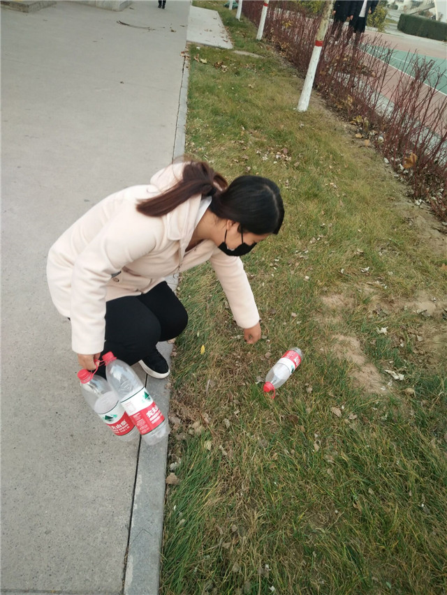 【完满班级】“你扔我捡 低碳生活”水瓶捐大爷——大数据学院、信息工程学院软工1604班开展完满班级活动