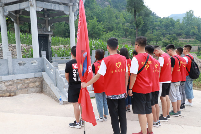 壮志初征 缅怀先烈展望未来——经济与管理学院“流转经年”美丽中国实践团“三下乡”社会实践纪实