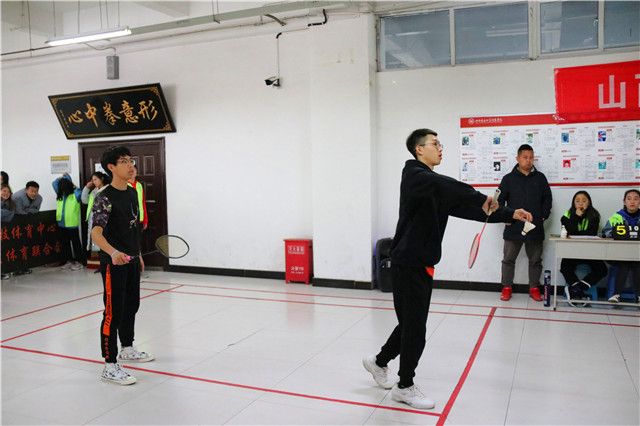 谁“羽”争锋 第八届“至强杯”羽毛球联赛圆满收官