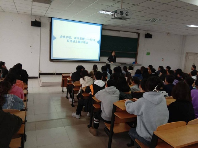 【辅导员说完满】造烛求明 读书求理——食品与环境学院2018级辅导员说完满