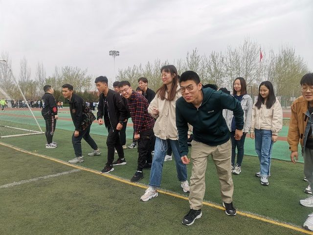 【完满班级】阳光体育大课间 趣味运动展风采——食品与环境学院土管1802班完满班级活动