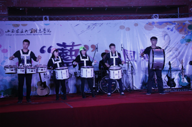 第30期乌马河周末文化广场之“艺”展风采顺利举办