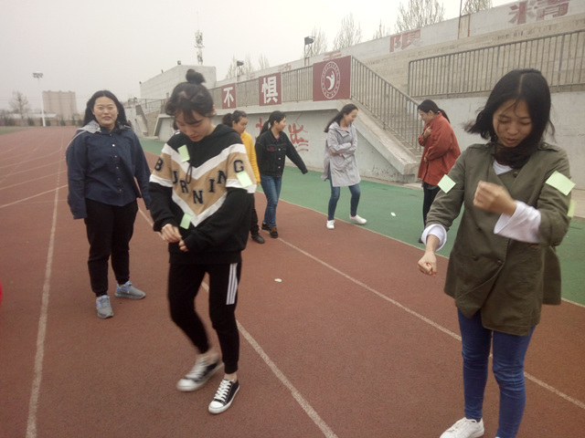 【完满班级】青春环境 欲揽春色入自家——淬炼商学院四月完满班级主题活动（十六）