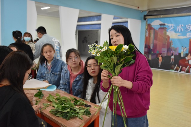 【社团快讯】以花之名 爱上生活——食品与环境学院第三届“花艺怡人 ”花艺主题作品展