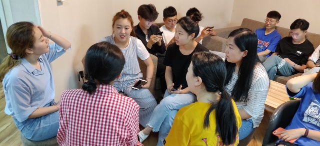 【完满班级】椿萱并茂 敬老尊贤——艺术传媒学院环设1701班学善行德完满班级活动