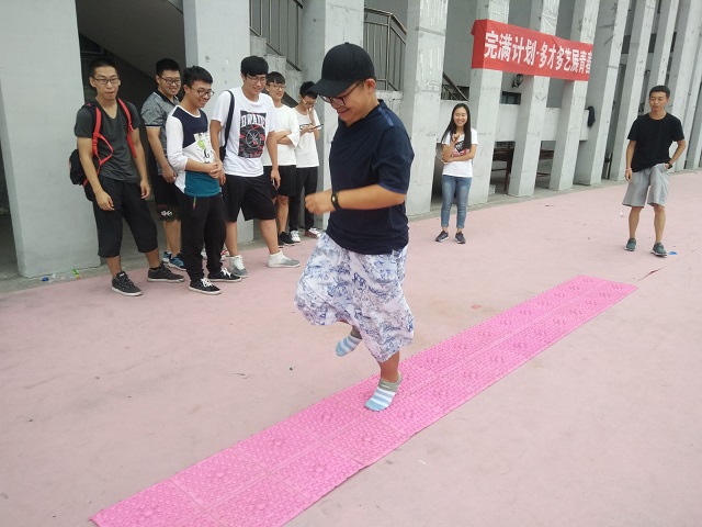 【完满班级】愿你我的青春 鲜艳灿烂——淬炼商学院“艺”动青春主题活动(十一)