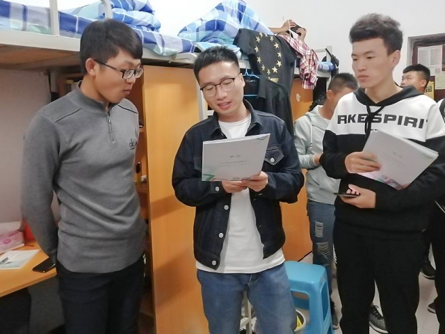 两进两谈:暖心关怀 助力学子开启精彩旅程