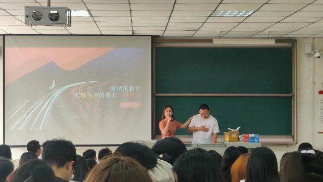 【辅导员说完满】追光而遇 沐光而行——淬炼·国际商学院2021级辅导员说完满活动
