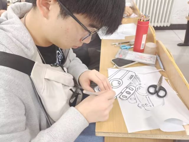 剪浪漫记录 观建筑风采——经济与管理学院“定格新建筑”活动