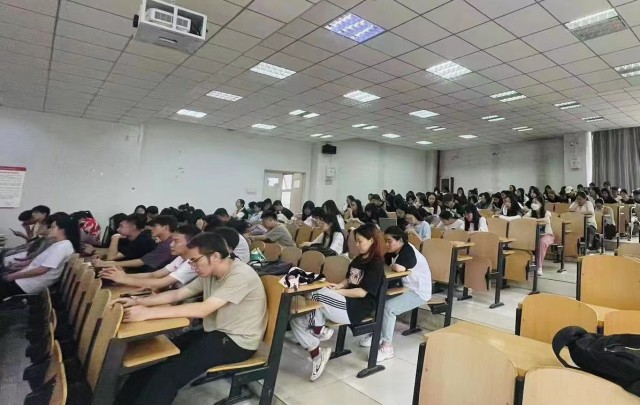 【辅导员说完满】风华正茂 展望未来——经济与管理学院2022级辅导员说完满活动
