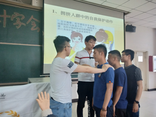 【社团快讯】2019年大学生红十字会总结大会顺利召开