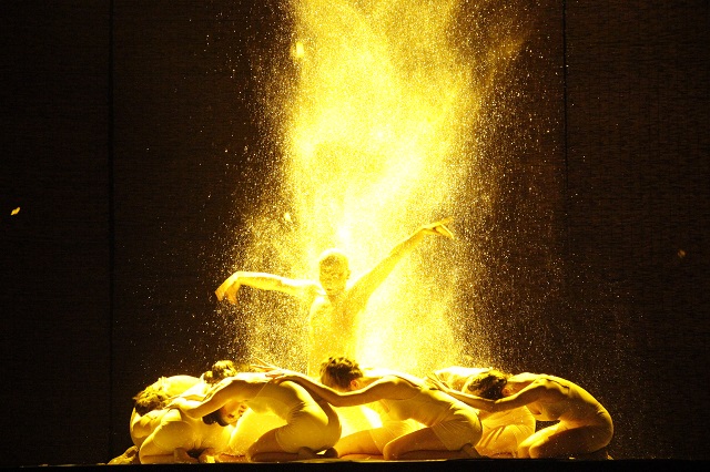 【戏剧节】经典舞剧《镜性灵》再度回归舞台 《最HOLD晚餐》拉近你我心灵间的距离