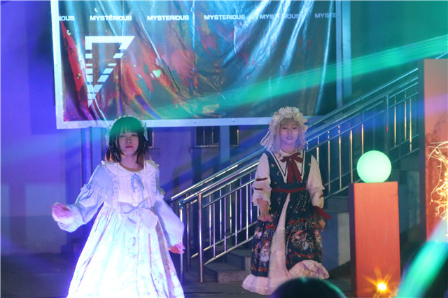 月华初上夜未央 青春似火 等你徜徉——第116期“FREE SUNSHINE”乌马河周末文化广场