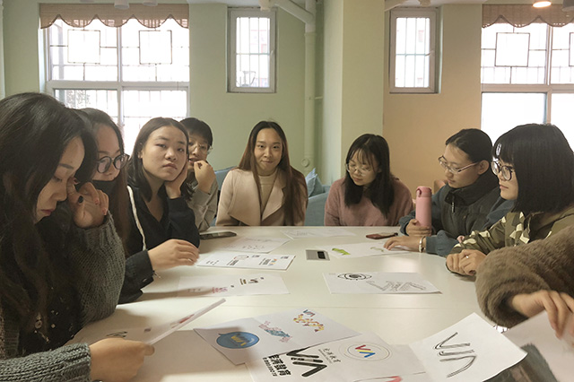 【完满班级】带你领略不一样的完满logo——艺术传媒学院视觉（专升）1805班“初来乍到,新生有礼”校园文创完满班级活动