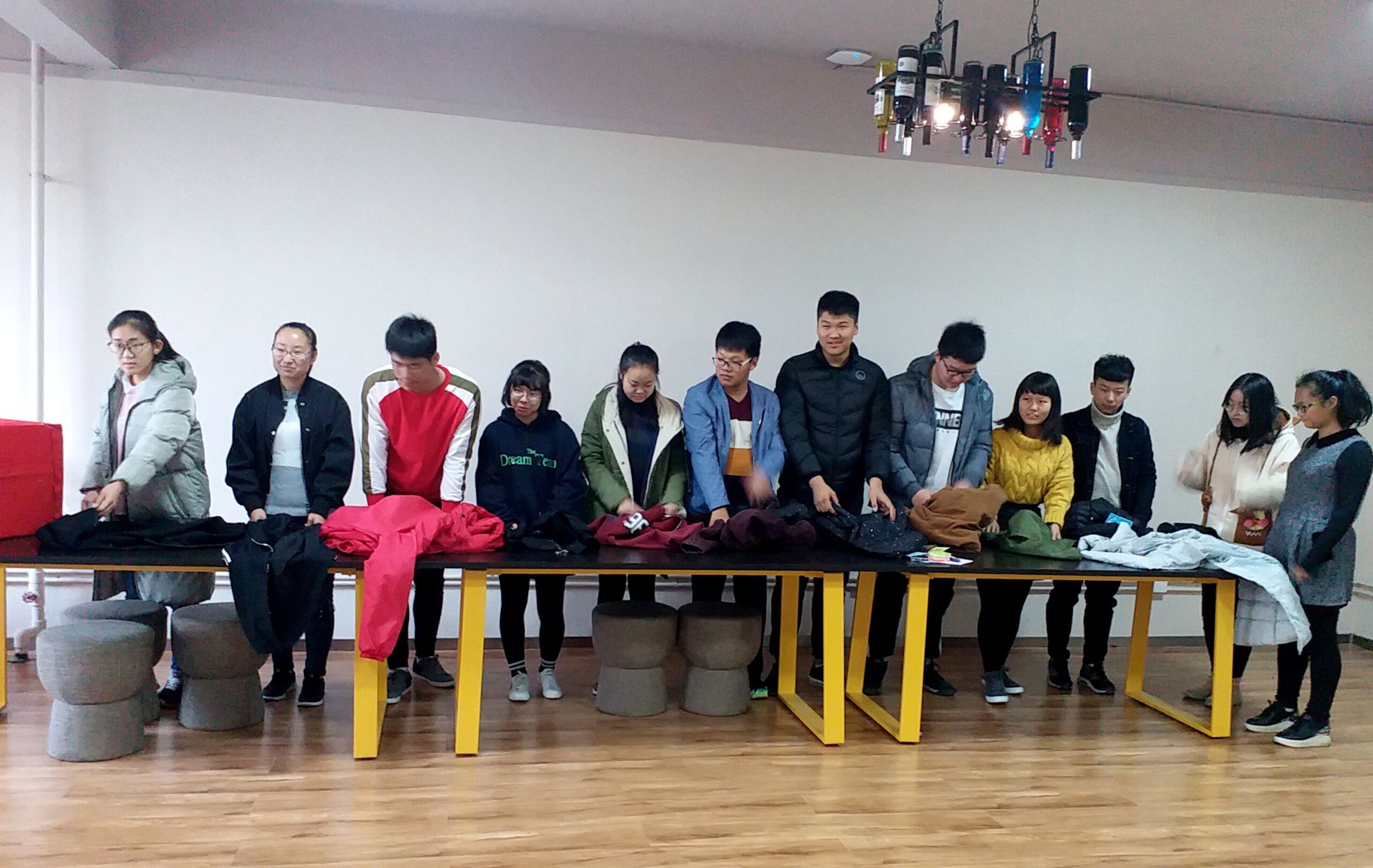 【完满班级】助人为乐 奉献温暖——信工系信管1701班举办“衣暖人心”旧衣捐赠活动