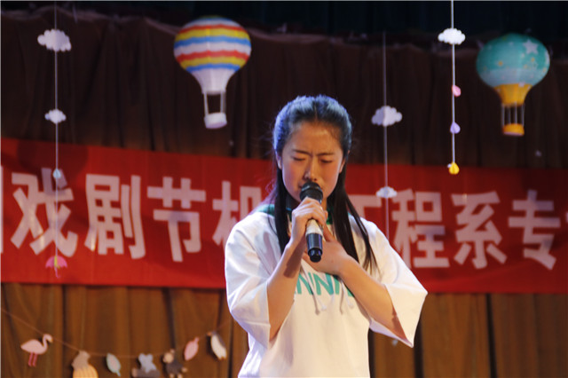【戏剧节】我们的舞台 独到的光辉——舞台剧《纳!新!》