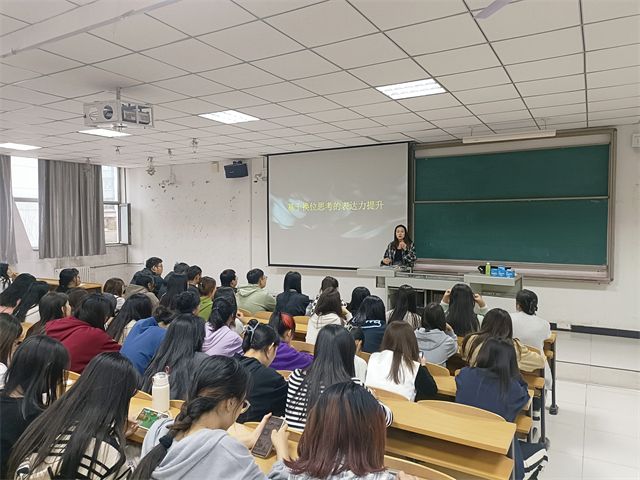 再度起航!淬炼·国际商学院辅导员说完满九月风采展示