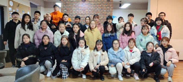 【完满班级】点燃文艺之灯 开启艺术之门——淬炼商学院行管2001班完满班级活动