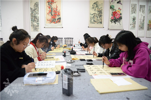竹贤林书法社:名师进社团 开展“書菜课堂”