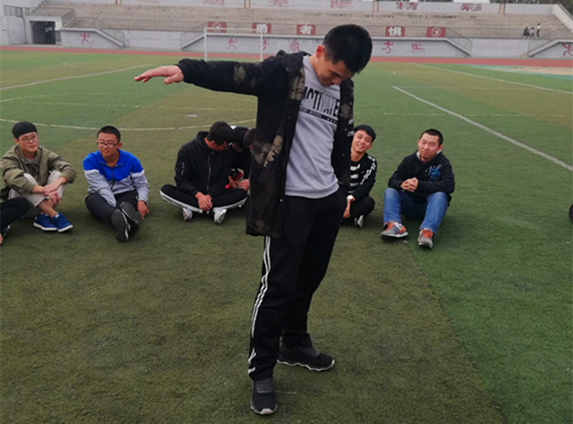 【完满班级】初识——韶华易逝 愿不负青春——数据1802班“致青春，不负韶华不负己”完满班级活动