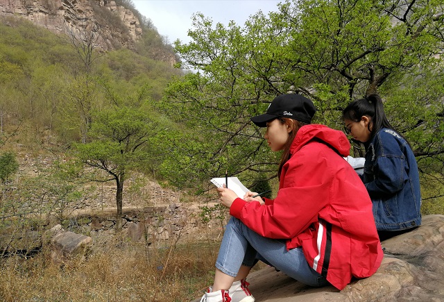 【完满班级】观景过万面 下笔如有神——艺术传媒系产品1701、服装1701班完满班级活动