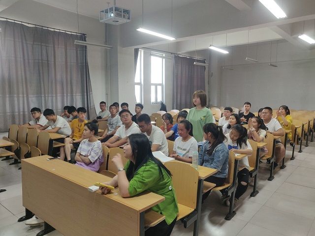 【完满班级】传承红色经典 争做时代新人——食品与环境学院食安1803班红色观影活动