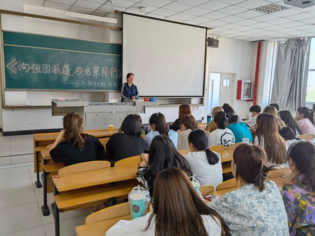 【辅导员说完满】向祖国报道 与光荣同行——艺术传媒学院视觉传达设计19级辅导员说完满