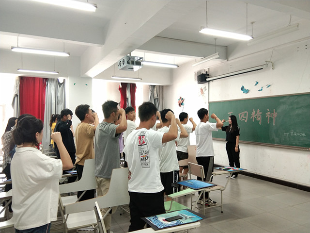 【完满班级】回顾历史 明确使命——艺术传媒学院环境设计1802班举办弘扬五四精神演讲比赛