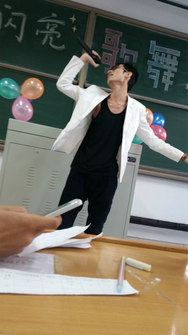 环科系“青春最闪亮—歌舞汇”主题团日活动顺利举行