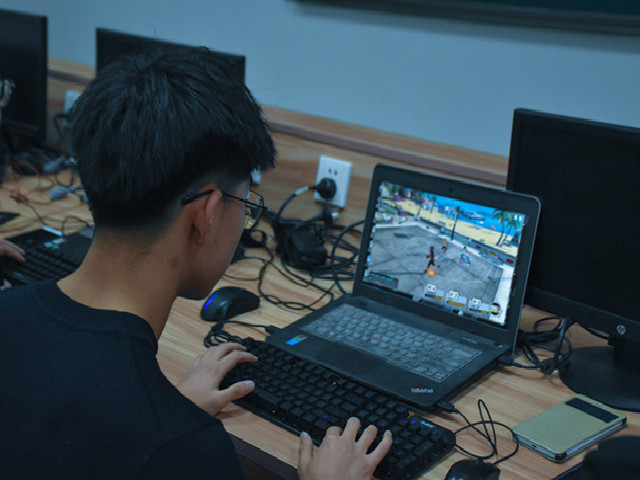 交锋网络文化 燃烧虚拟绿茵——“e路同行”科技文化蓝海行动计划之第二届“DXG”电子竞技非职业联赛