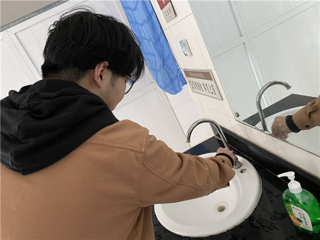 志愿者喊你做一枚“护水使者”