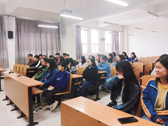 【辅导员说完满】安全用电 让爱长驻——食品与环境学院2018级举办辅导员说完满活动