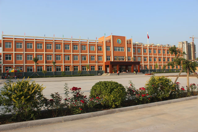 环科系学生代表与北城小学校长进行联谊会谈