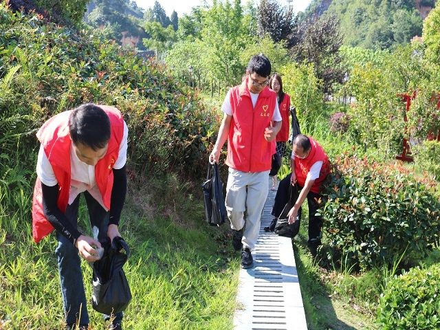 共建生态文明 共享绿色未来——食品与环境学院绿“环”梦“净”专项志愿服务队