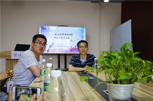 【辅导员说完满】凝聚之力 相倚为强——智能工程学院举办2016级学生干部座谈会